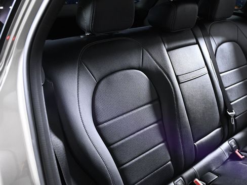 Used 2019 Mercedes-Benz GLC 300 4MATIC image 24