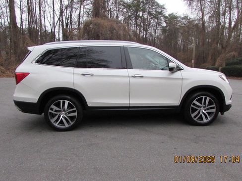 Used 2017 Honda Pilot Elite image 7