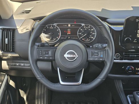 Used 2024 Nissan Pathfinder SL AWD/4WD image 14