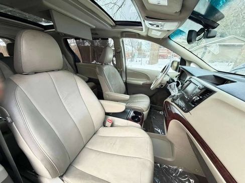 Used 2012 Toyota Sienna Limited image 11