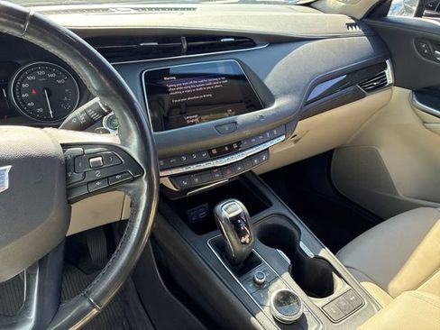Used 2019 Cadillac XT4 Premium Luxury w/ Technology Package AWD/4WD image 9