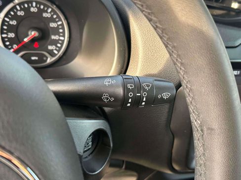 Used 2022 Jeep Renegade Latitude image 21