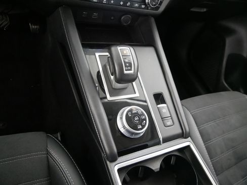 Used 2024 Mitsubishi Outlander SE image 24