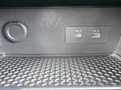 Used 2023 Nissan Pathfinder SV image 29