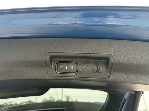 Used 2022 Ford Explorer XLT w/ Equipment Group 202A AWD/4WD image 13