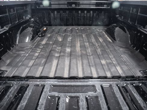 Used 2022 GMC Canyon Elevation w/ Elevation Premium Package RWD image 9