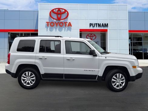 Used 2016 Jeep Patriot Sport w/ Power Value Group image 3