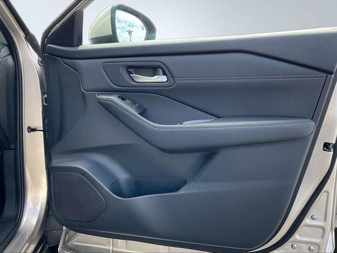 Certified 2025 Nissan Rogue SL w/ SL Premium Package FWD image 25