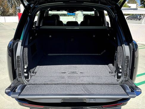 New 2025 Land Rover Range Rover SE image 10