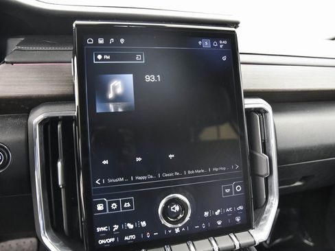 Used 2024 GMC Acadia Denali image 19