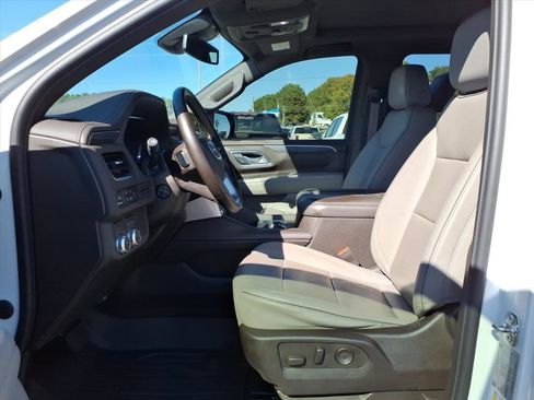 Used 2023 GMC Yukon XL SLT w/ SLT Premium Package image 19