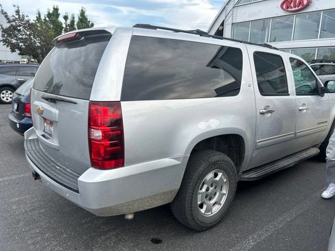 Used 2014 Chevrolet Suburban LT w/ Luxury Package AWD/4WD image 3