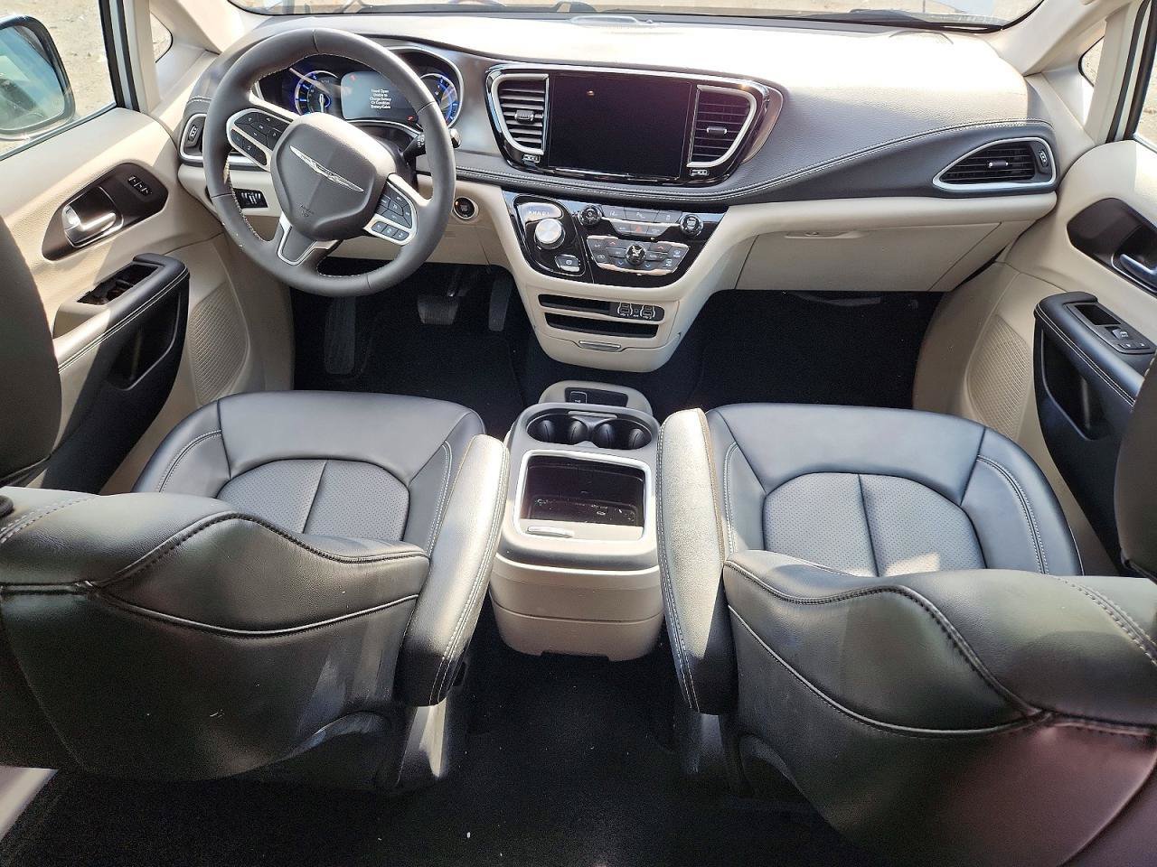 Used 2024 Chrysler Pacifica Limited FWD image 7