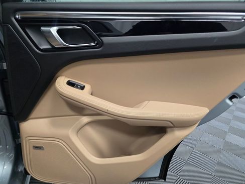 Certified 2025 Porsche Macan image 25