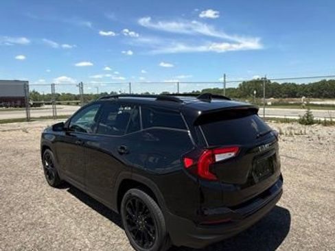 Used 2023 GMC Terrain SLT w/ Elevation Edition AWD/4WD image 3