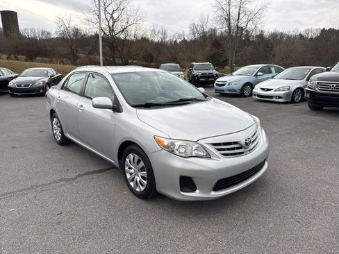 Used 2013 Toyota Corolla LE image 2