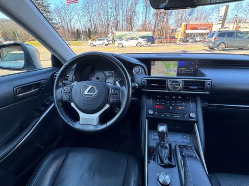 Used 2018 Lexus IS 300 AWD image 15
