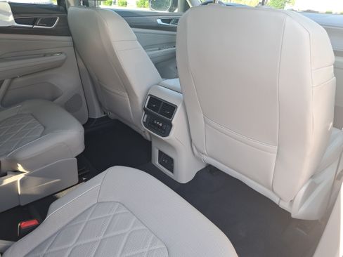 Certified 2024 Volkswagen Atlas SEL Premium R-Line AWD/4WD image 11