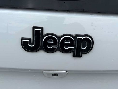 Used 2018 Jeep Cherokee Limited AWD/4WD image 30