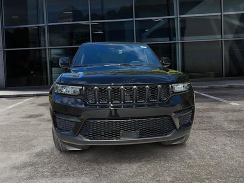 New 2025 Jeep Grand Cherokee Altitude image 2