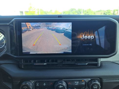 Certified 2025 Jeep Wrangler Unlimited Sahara AWD/4WD image 16