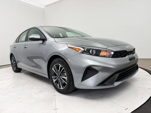 Used 2024 Kia Forte LXS FWD image 9