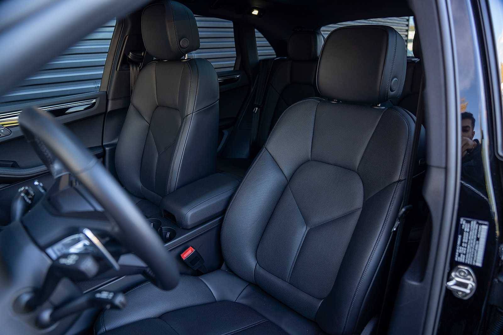 Certified 2026 Porsche Macan AWD/4WD image 5