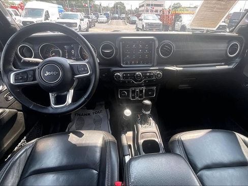 Used 2018 Jeep Wrangler Unlimited Sahara AWD/4WD image 13