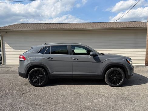 Used 2022 Volkswagen Atlas Cross Sport SE AWD/4WD image 1