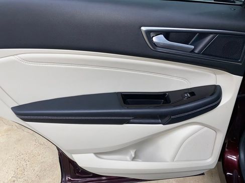 Used 2020 Ford Edge Titanium image 14