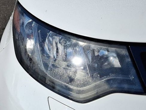 Used 2018 Land Rover Discovery SE image 10