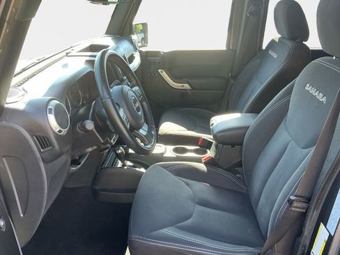 Used 2018 Jeep Wrangler Unlimited Sahara w/ Connectivity Group AWD/4WD image 10