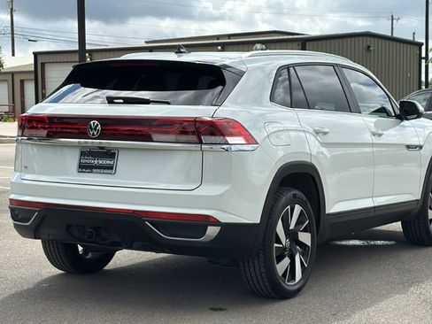 Used 2024 Volkswagen Atlas Cross Sport SE FWD image 6