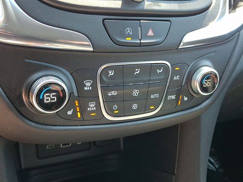 Used 2022 Chevrolet Equinox LT image 15