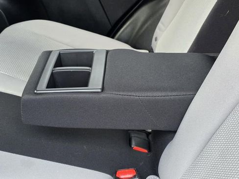 Used 2018 Toyota RAV4 XLE image 11