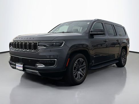 Used 2024 Jeep Wagoneer L Series II w/ Flexible Seating Group AWD/4WD image 13