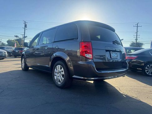 Used 2019 Dodge Grand Caravan SE image 5