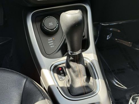 Used 2019 Jeep Compass Latitude AWD/4WD image 16