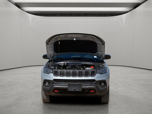 Used 2024 Jeep Compass Trailhawk image 7