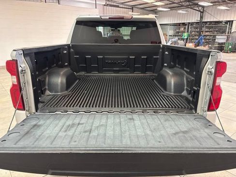 Used 2022 Chevrolet Silverado 1500 Custom RWD image 9