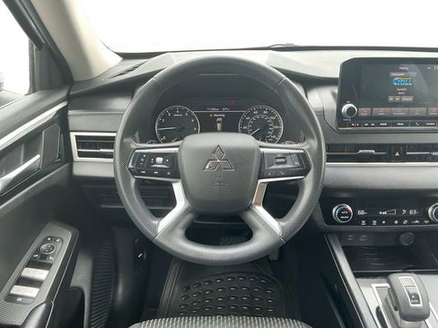 Used 2022 Mitsubishi Outlander ES image 18