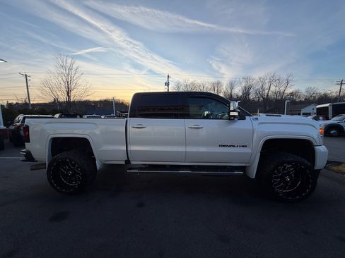 Used 2018 GMC Sierra 3500 Denali w/ Duramax Plus Package image 6