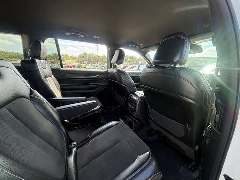 Used 2023 Jeep Grand Cherokee L Laredo AWD/4WD image 15