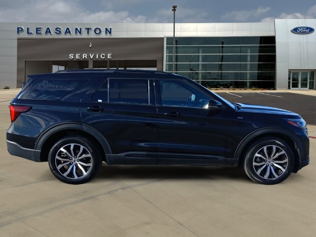 Certified 2025 Ford Explorer ST-Line AWD/4WD image 6