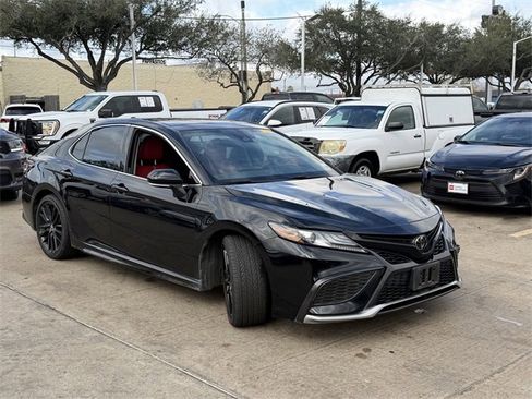 Used 2022 Toyota Camry XSE image 3