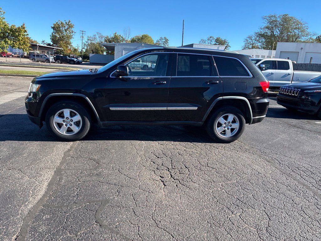 Used 2012 Jeep Grand Cherokee Laredo w/ Laredo E Group AWD/4WD image 2