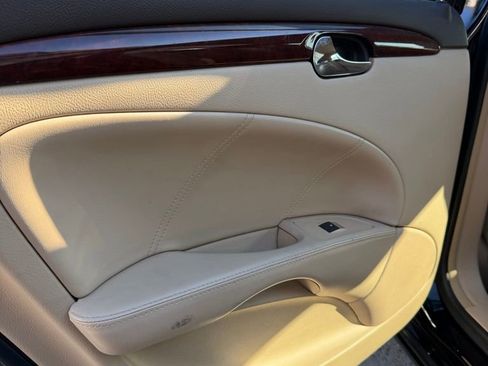 Used 2007 Buick Lucerne CXS w/ Driver Confidence Package image 6