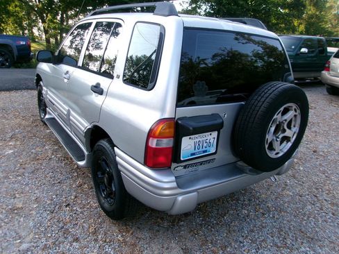 Used 2001 Chevrolet Tracker LT AWD/4WD image 10