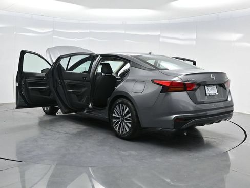 Used 2024 Nissan Altima 2.5 SV FWD image 46