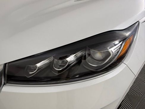 Used 2019 Kia Sorento SX image 11